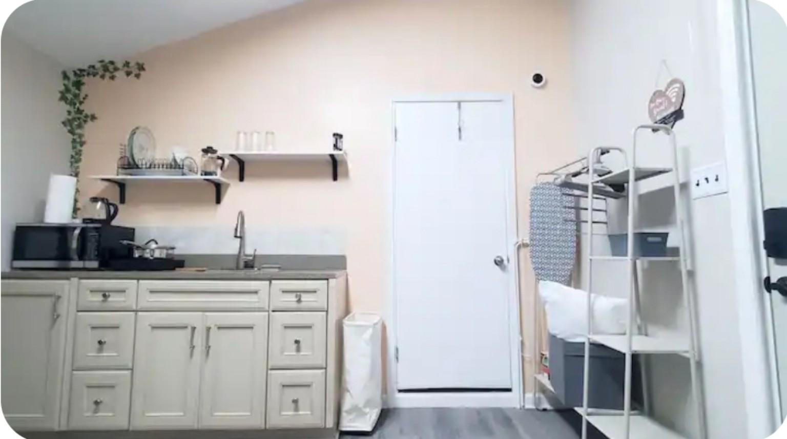 Studio kitchenette