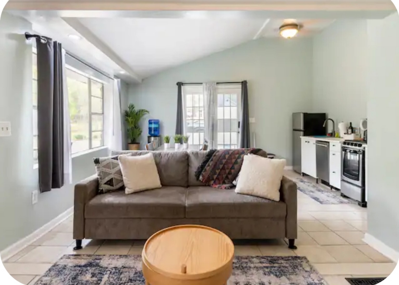 One-bedroom living room