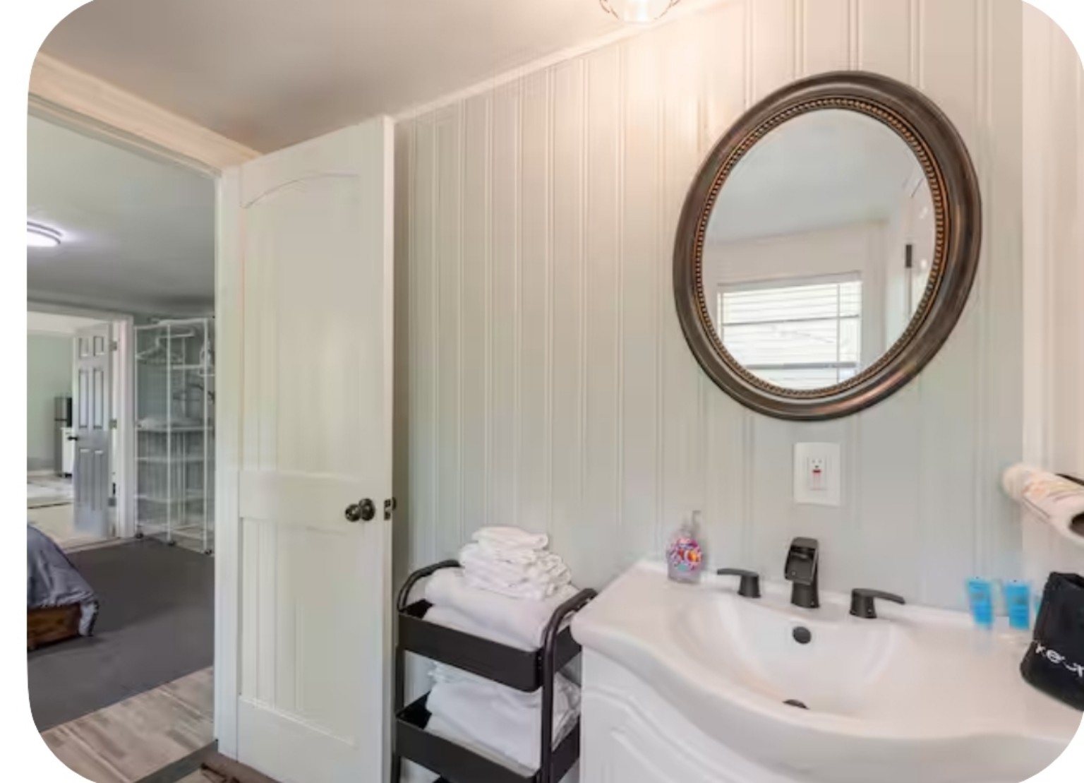 Bathroom vanity